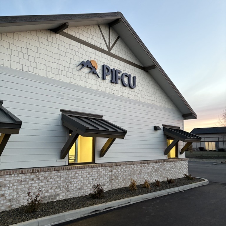 white p1fcu branch with logo on it